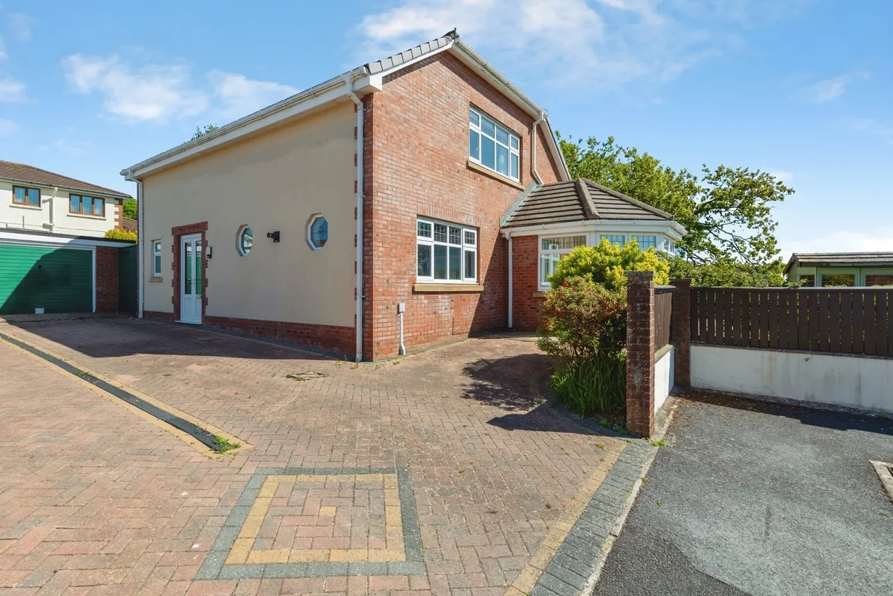 4 bed house for sale, Parc Tyisha, Burry Port, SA16