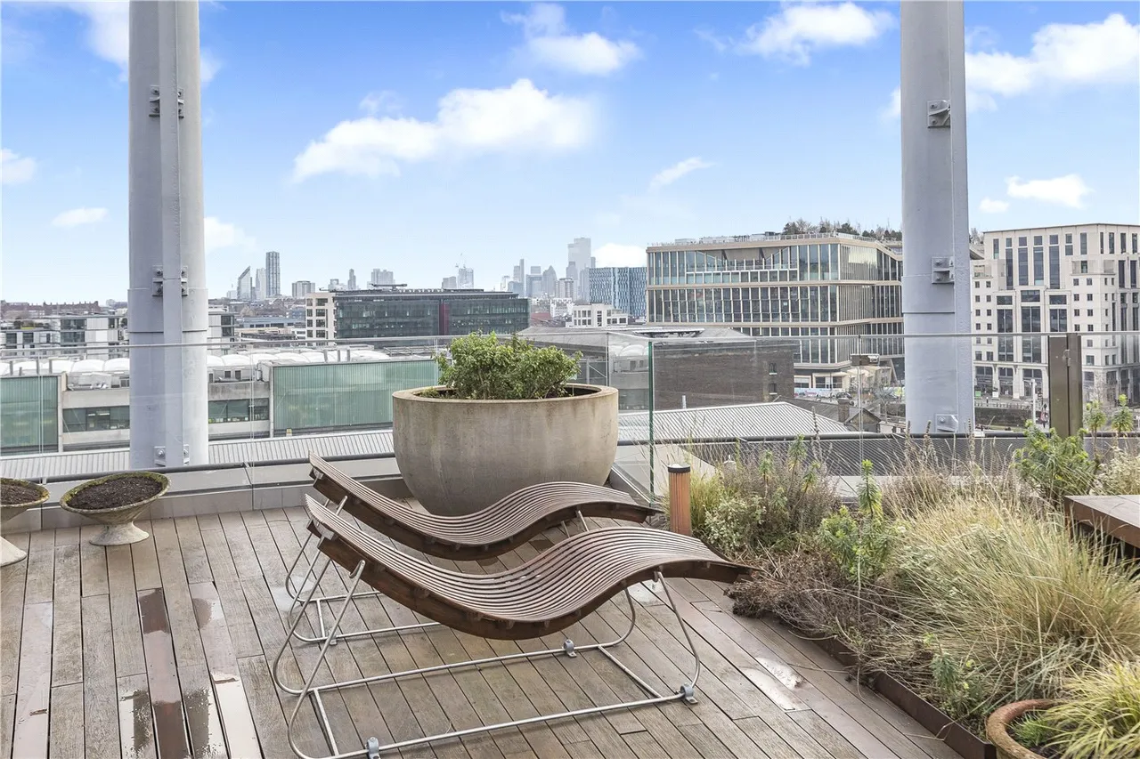 Lewis Cubitt Square, London, N1C, photo 3