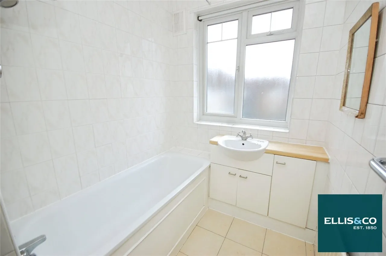 Finchley Road, NW11, photo 5