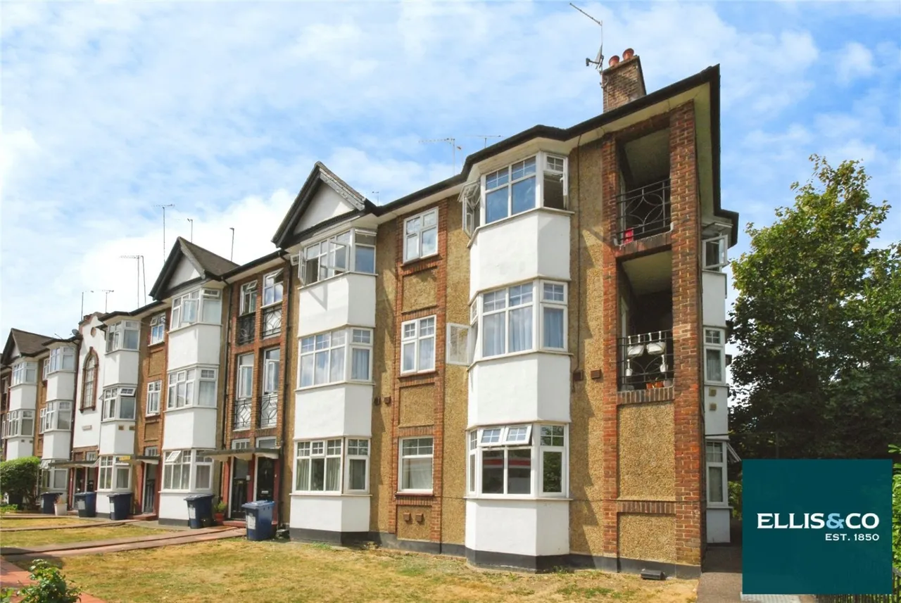 Finchley Road, NW11, photo 9