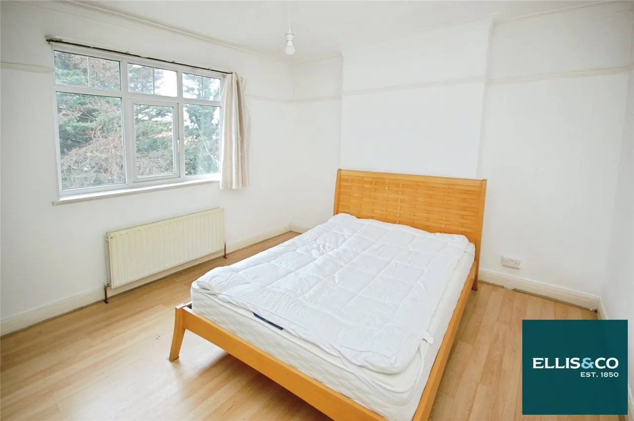 Finchley Road, NW11, photo 4