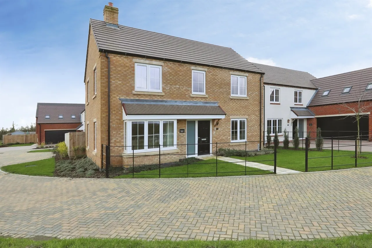 4 bed house for sale — Hazel Grove, Retford