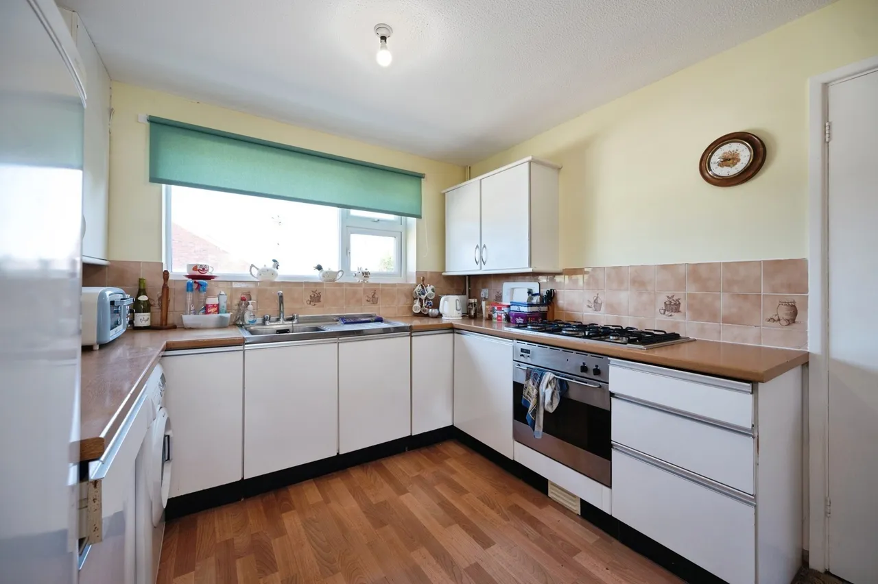 Glebe Close, Hayling Island, PO11, photo 3