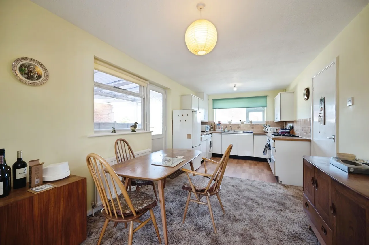Glebe Close, Hayling Island, PO11, photo 4
