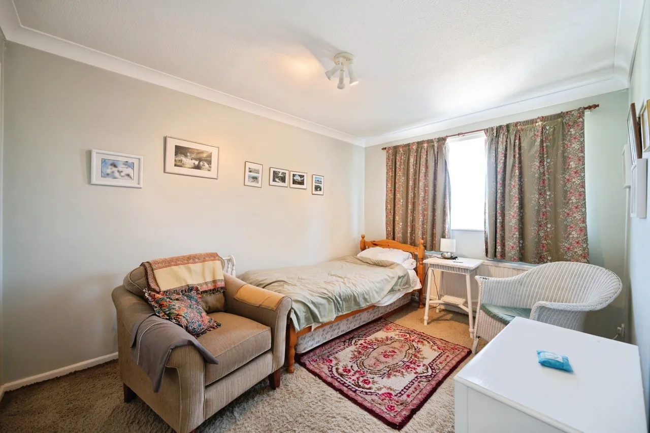 Glebe Close, Hayling Island, PO11, photo 9
