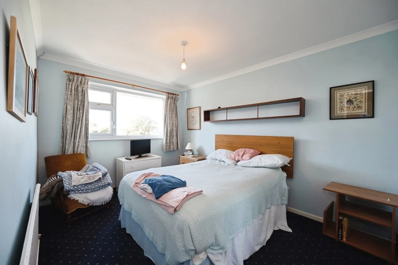 Glebe Close, Hayling Island, PO11, photo 8
