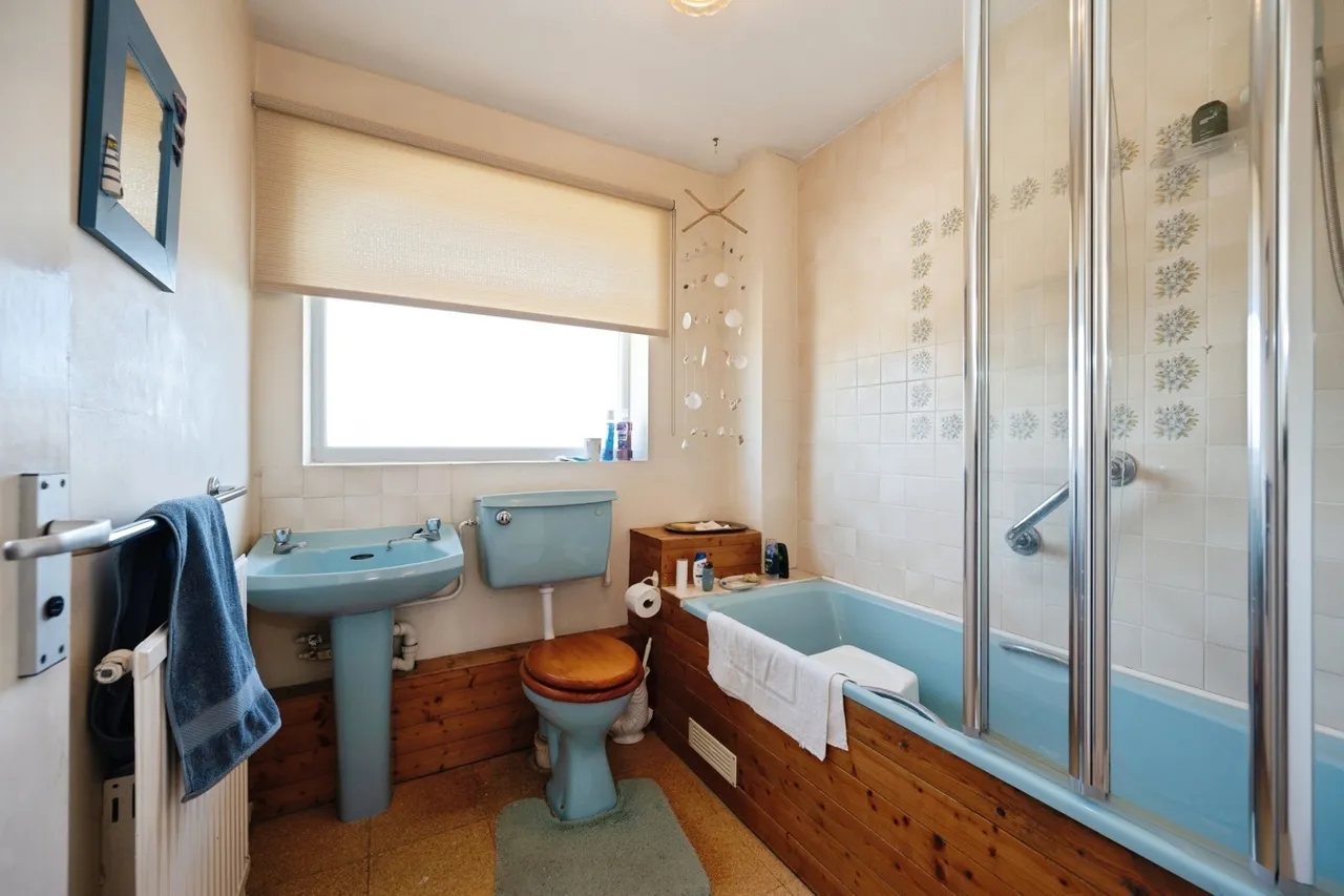 Glebe Close, Hayling Island, PO11, photo 11