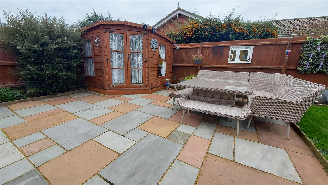 Hawthorn Road, Bourne, photo 29