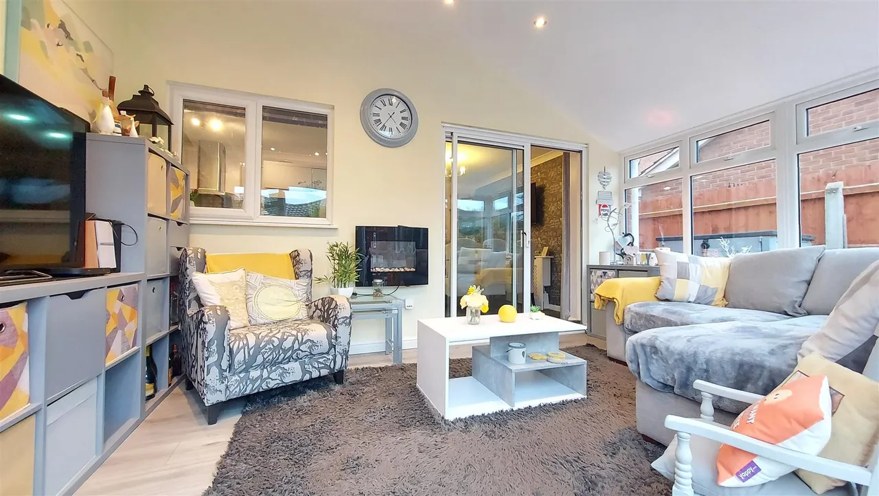 Hawthorn Road, Bourne, photo 6