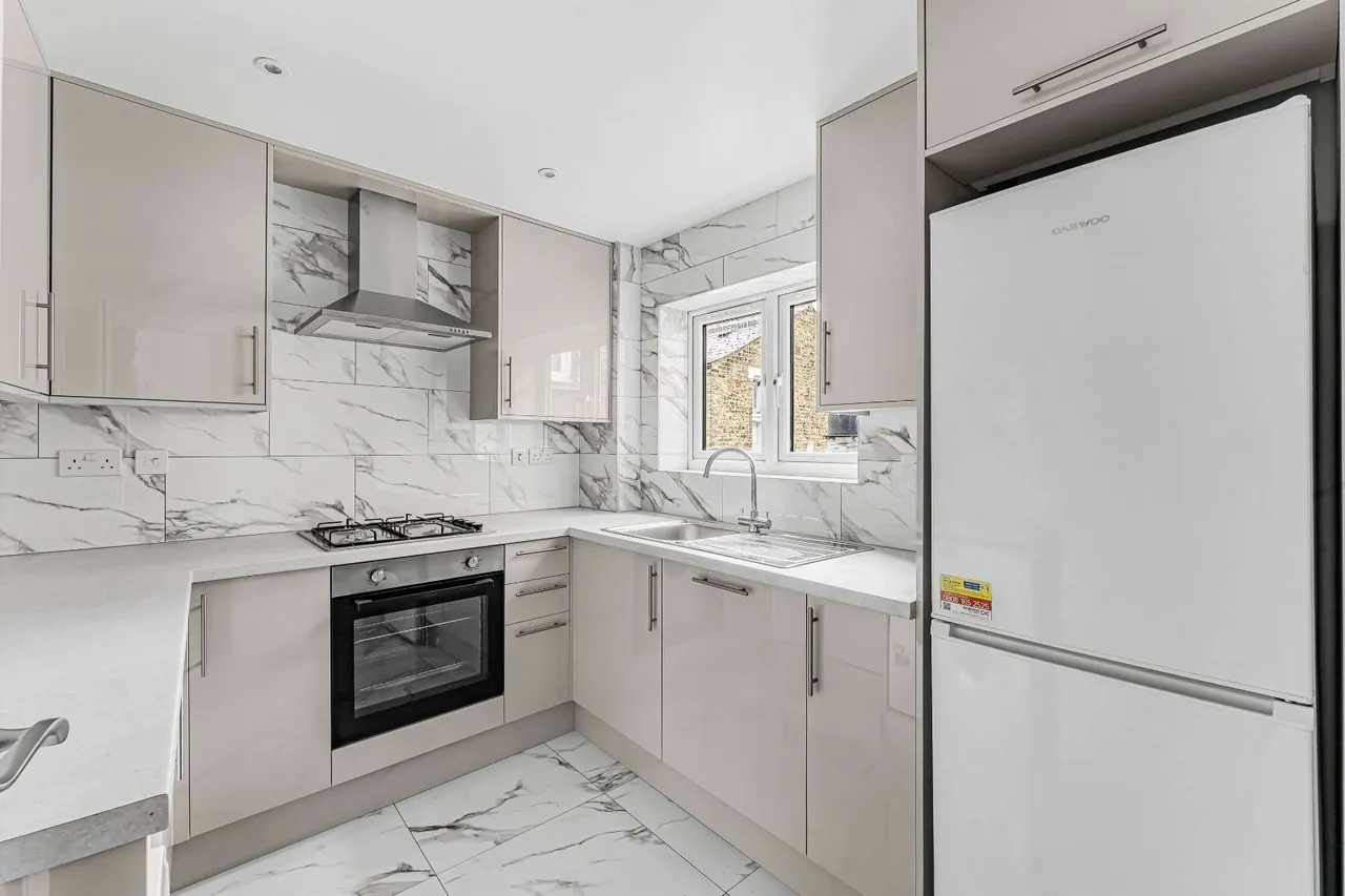 Burdett Road, London, E3, photo 2