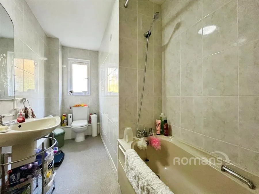 Latchwood Lane, Lower Bourne, GU10, photo 8