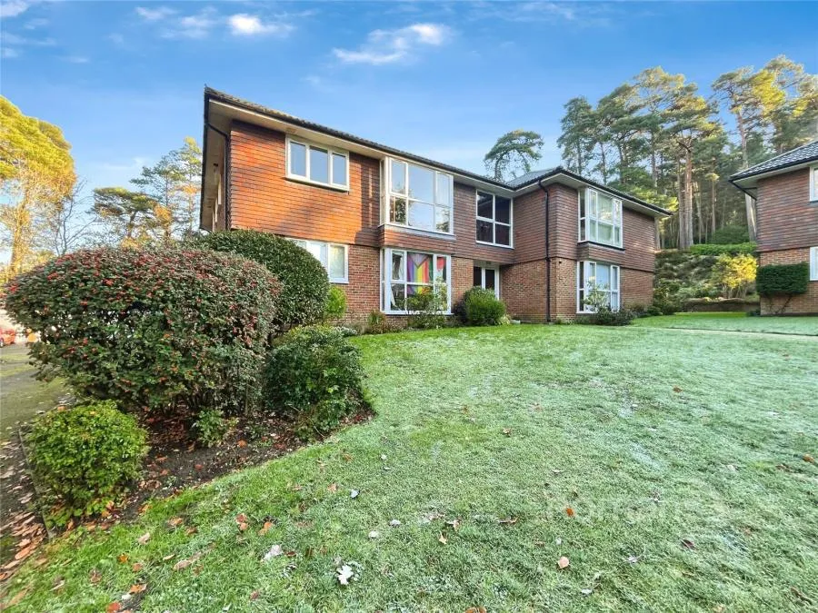 3 bed flat for sale, Latchwood Lane, Lower Bourne, GU10