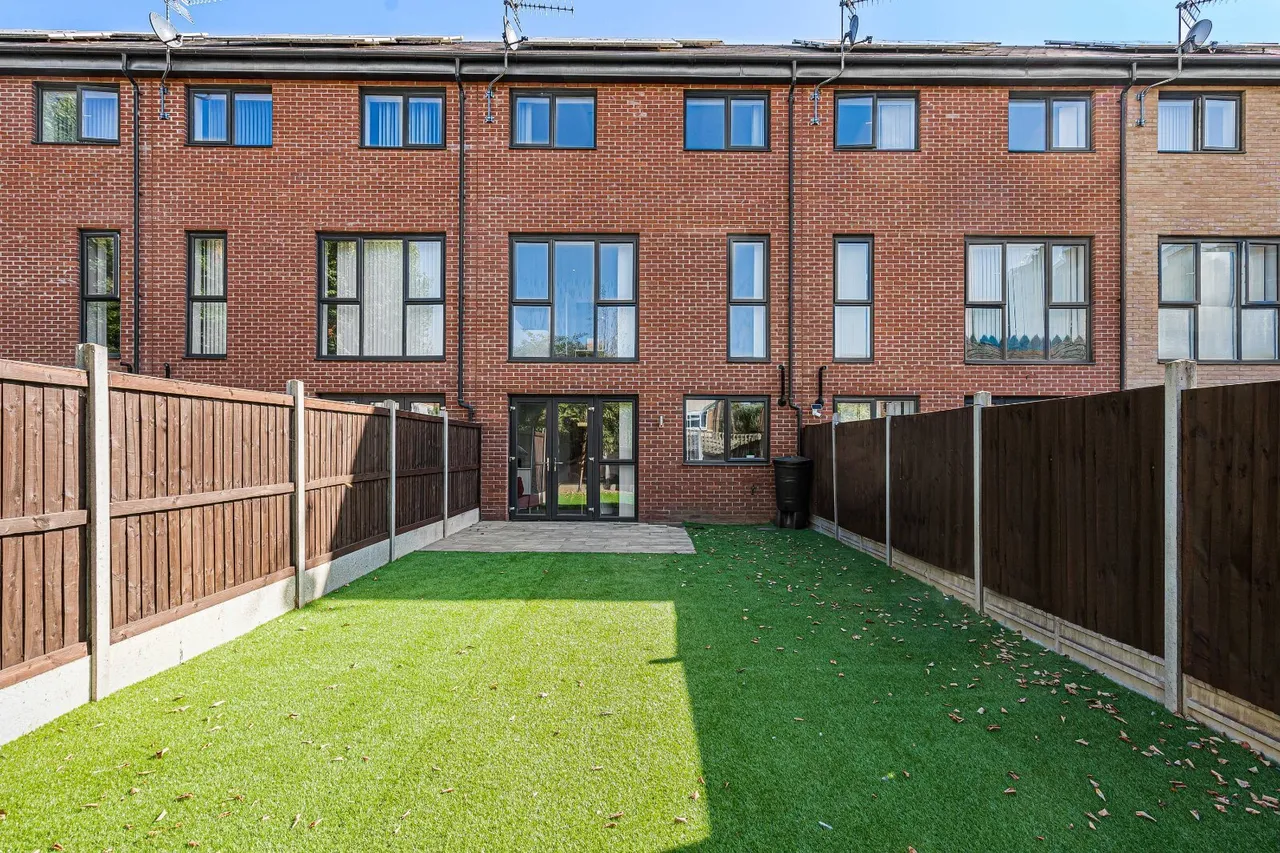Reynard's Way, Brentford, TW8, photo 15