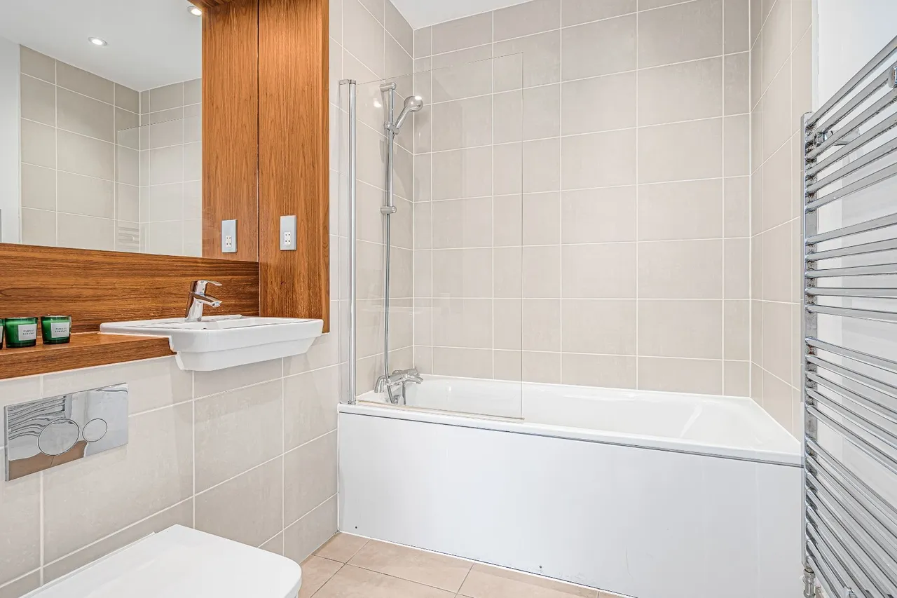 Reynard's Way, Brentford, TW8, photo 14