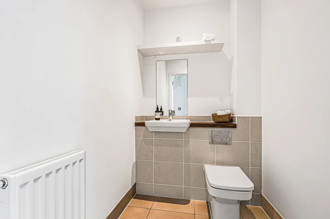 Reynard's Way, Brentford, TW8, photo 13