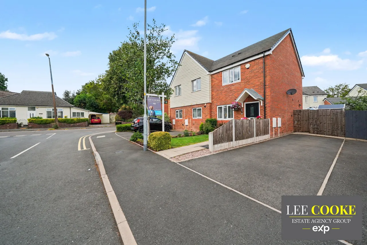 2 bed house for sale — Abbey Road, Green Lanes, Bilston, WV14 6PS