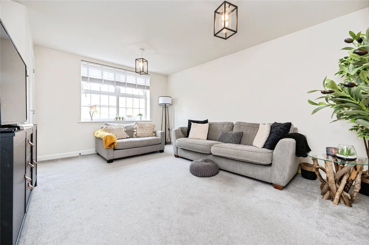 Chadwick Crescent, Bedfordshire, LU7, photo 2
