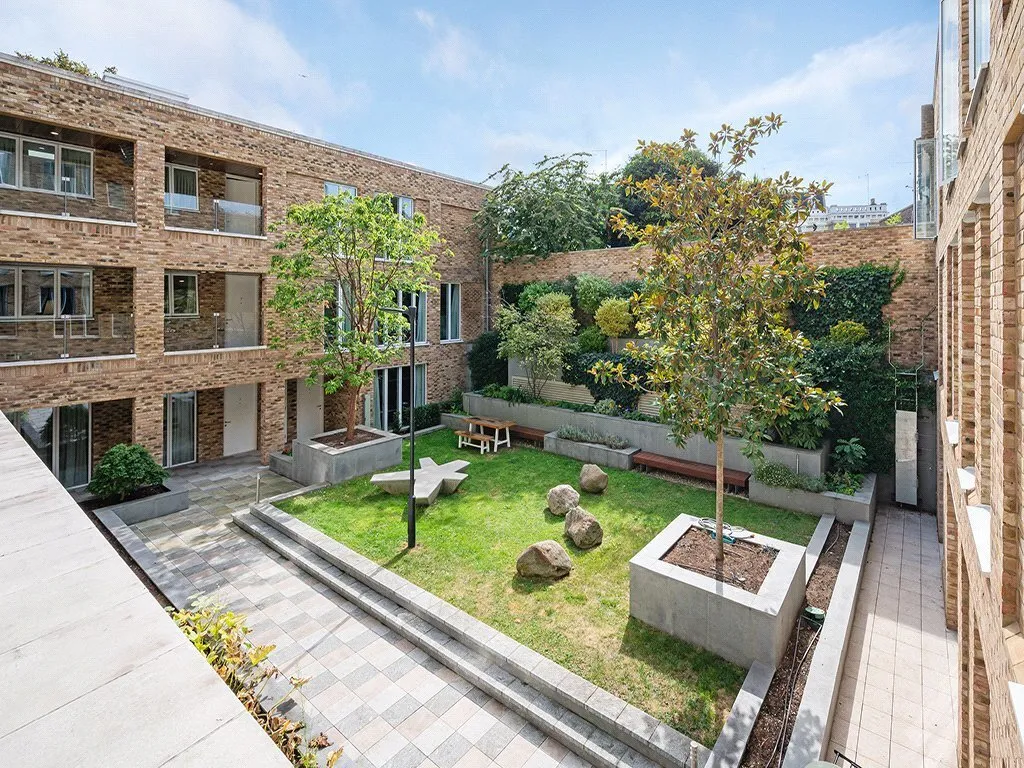 2 bed flat for sale, Sinclair Road, London, W14