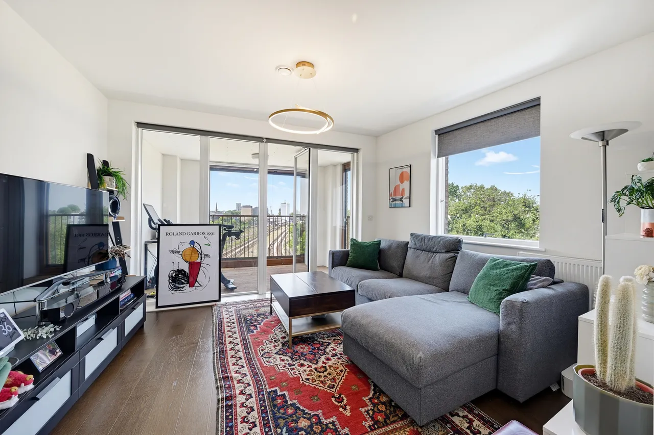 2 bed flat for sale, Kenneth Way, Ealing, W5