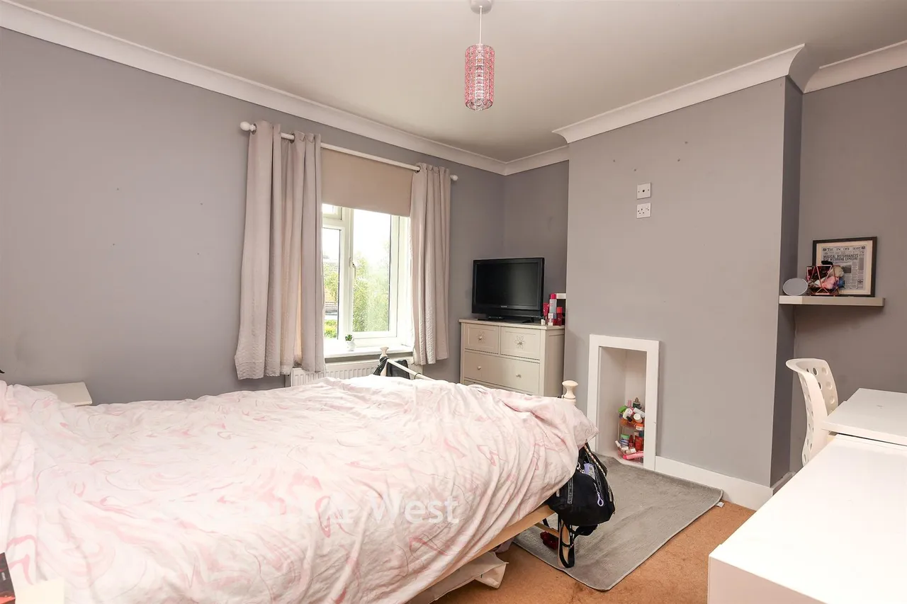 Spencers Road, Horsham, RH12, photo 11