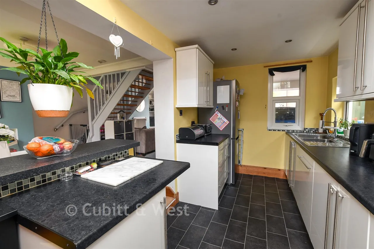 Spencers Road, Horsham, RH12, photo 8
