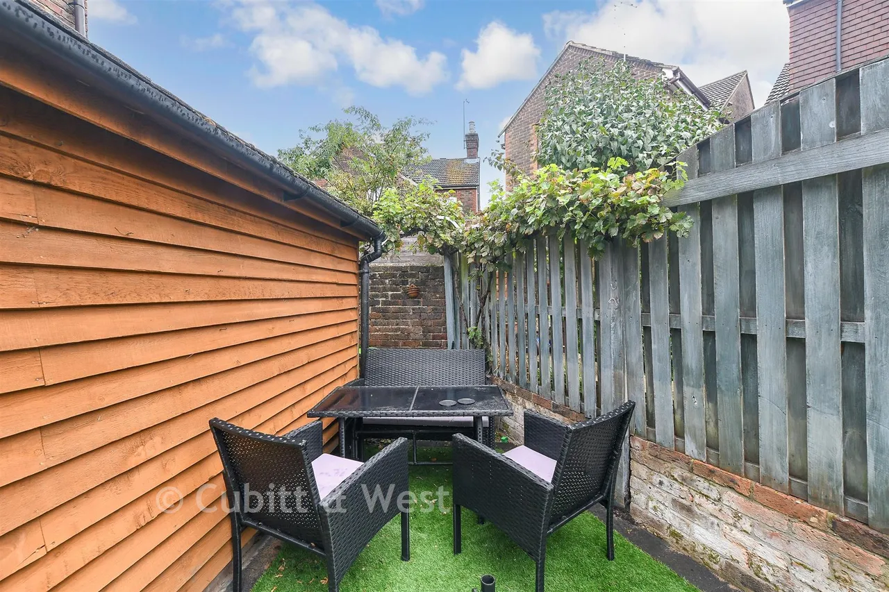 Spencers Road, Horsham, RH12, photo 15