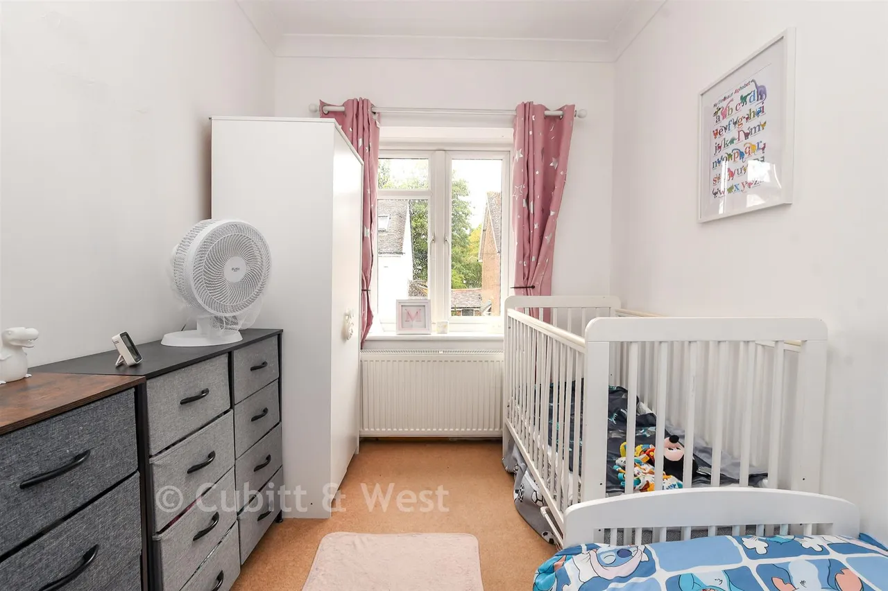 Spencers Road, Horsham, RH12, photo 12