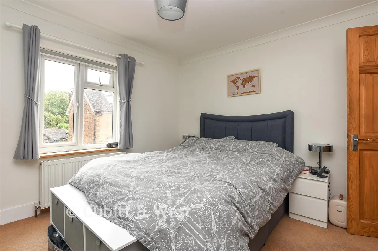Spencers Road, Horsham, RH12, photo 9