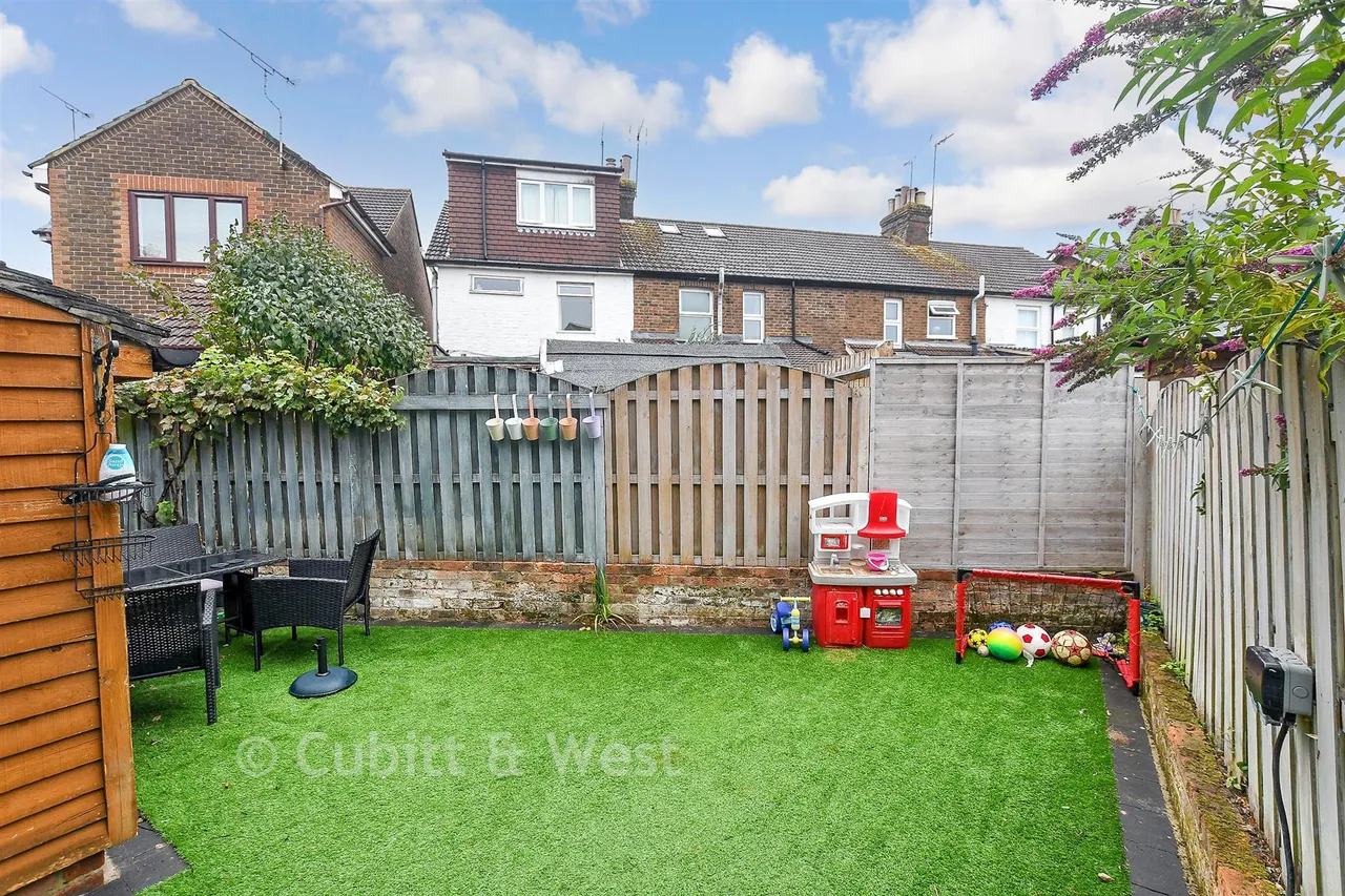 Spencers Road, Horsham, RH12, photo 14