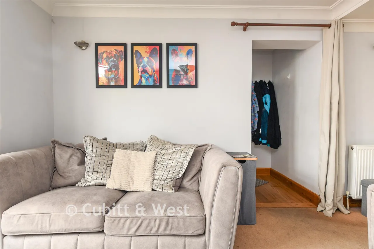 Spencers Road, Horsham, RH12, photo 4