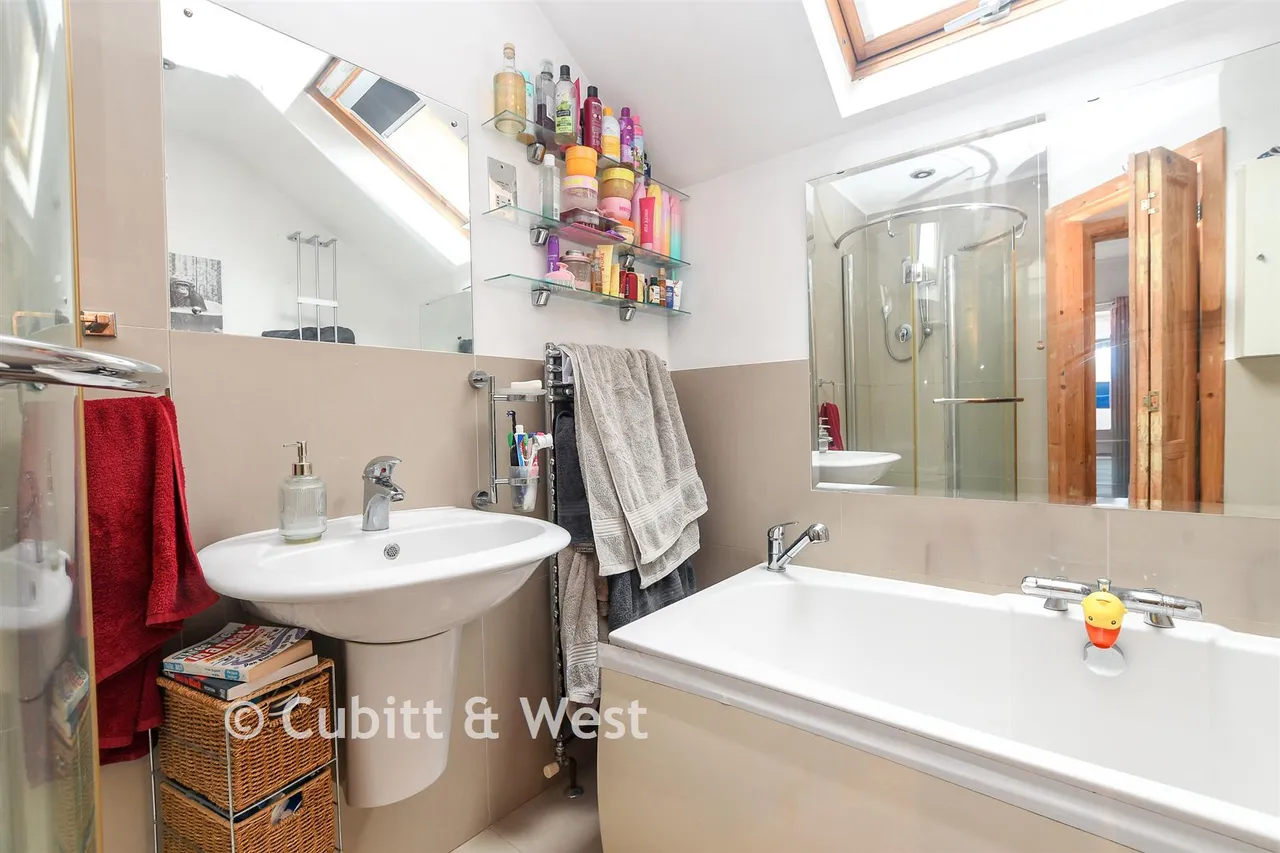 Spencers Road, Horsham, RH12, photo 13