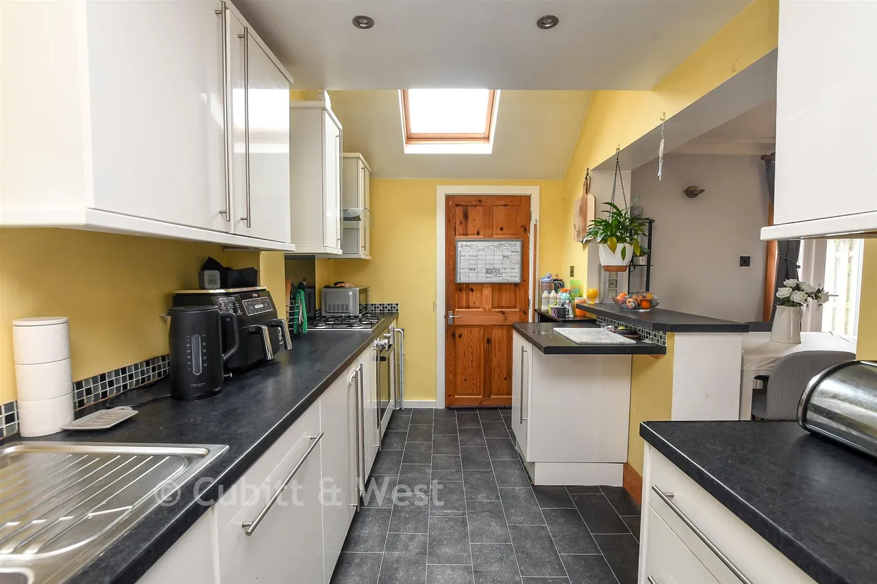 Spencers Road, Horsham, RH12, photo 7