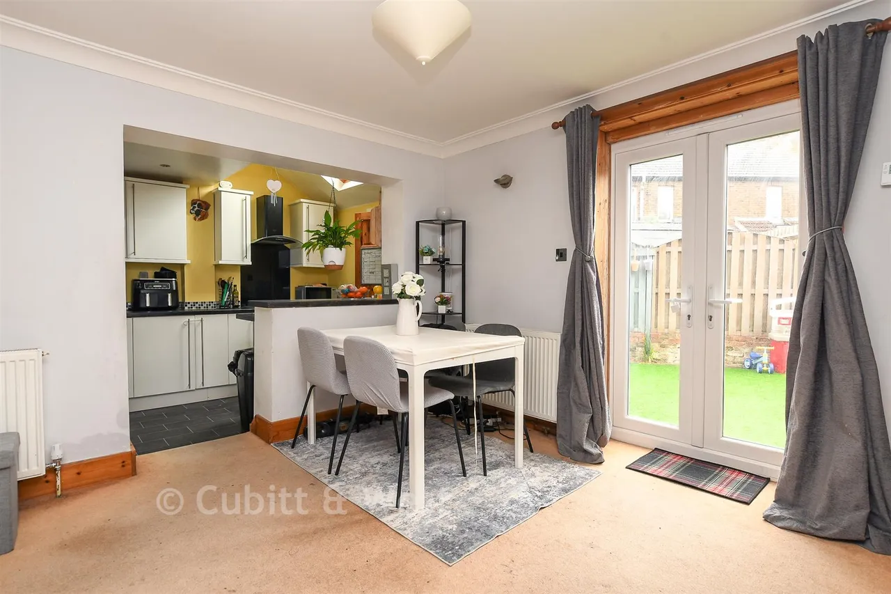 Spencers Road, Horsham, RH12, photo 6