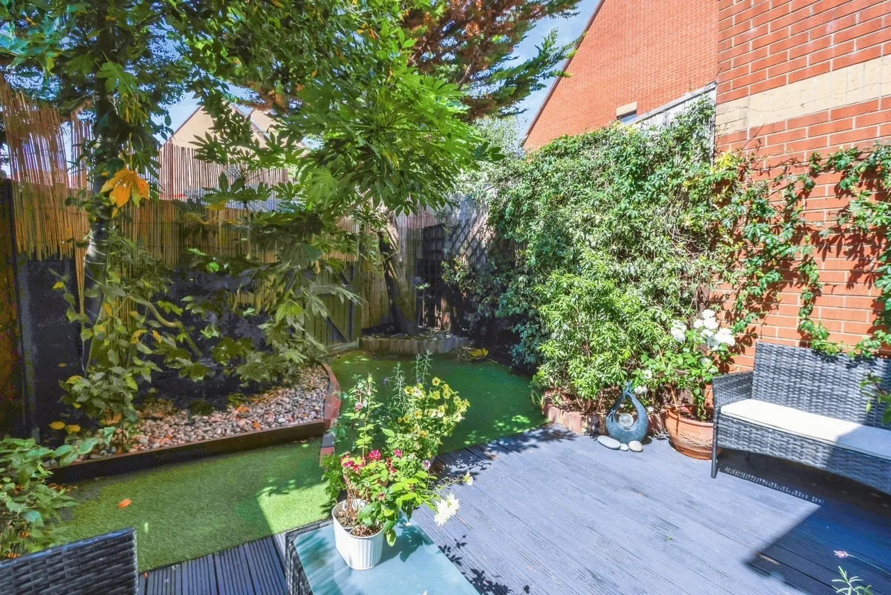 Sixpenny Close, Poole, BH12, photo 2
