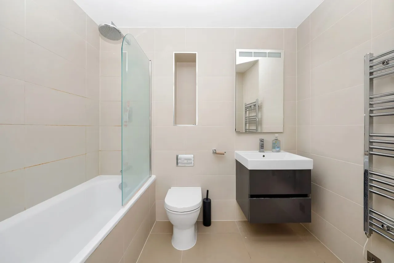 Flat 5, Ivory House, Clove Hitch Quay, London, SW11 3FA, photo 10