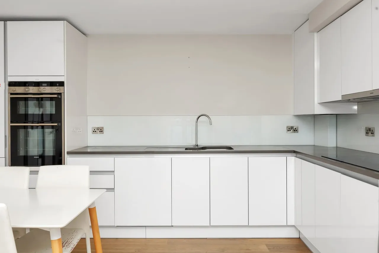 Flat 5, Ivory House, Clove Hitch Quay, London, SW11 3FA, photo 5