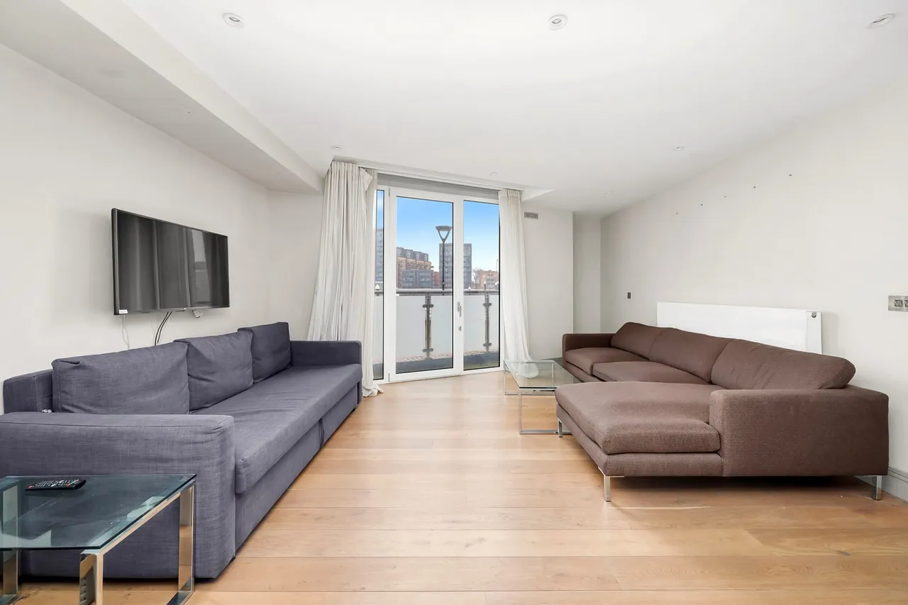 Flat 5, Ivory House, Clove Hitch Quay, London, SW11 3FA, photo 2
