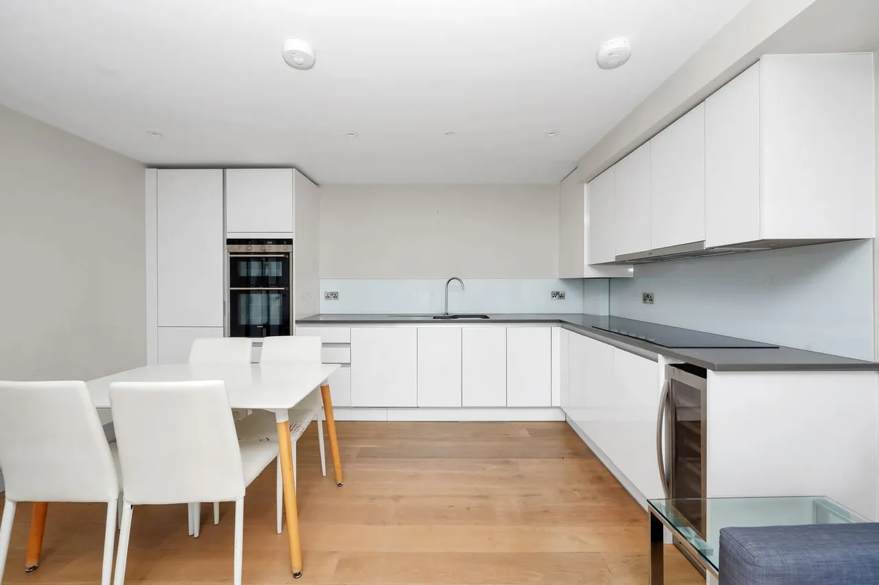 Flat 5, Ivory House, Clove Hitch Quay, London, SW11 3FA, photo 7
