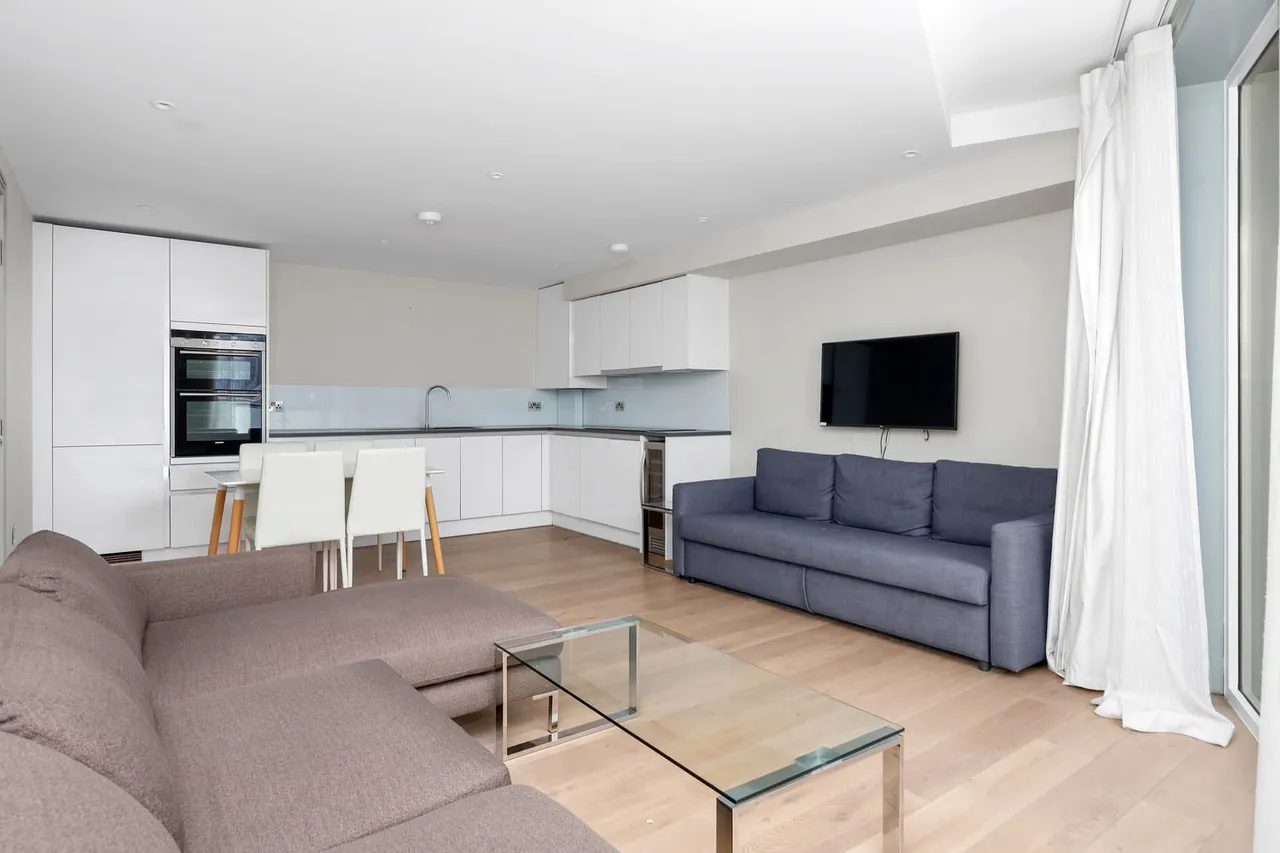Flat 5, Ivory House, Clove Hitch Quay, London, SW11 3FA, photo 3