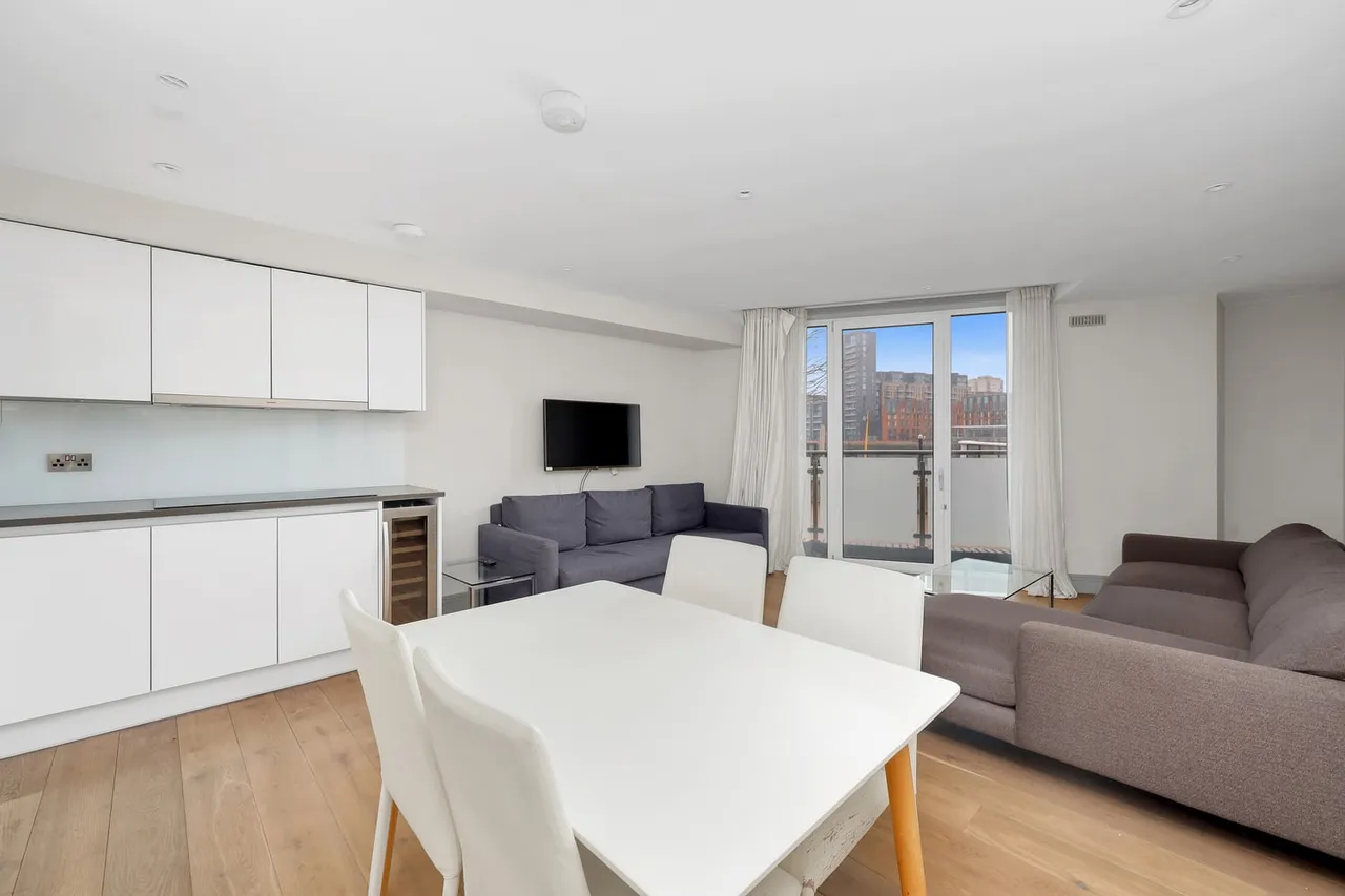 Flat 5, Ivory House, Clove Hitch Quay, London, SW11 3FA, photo 4