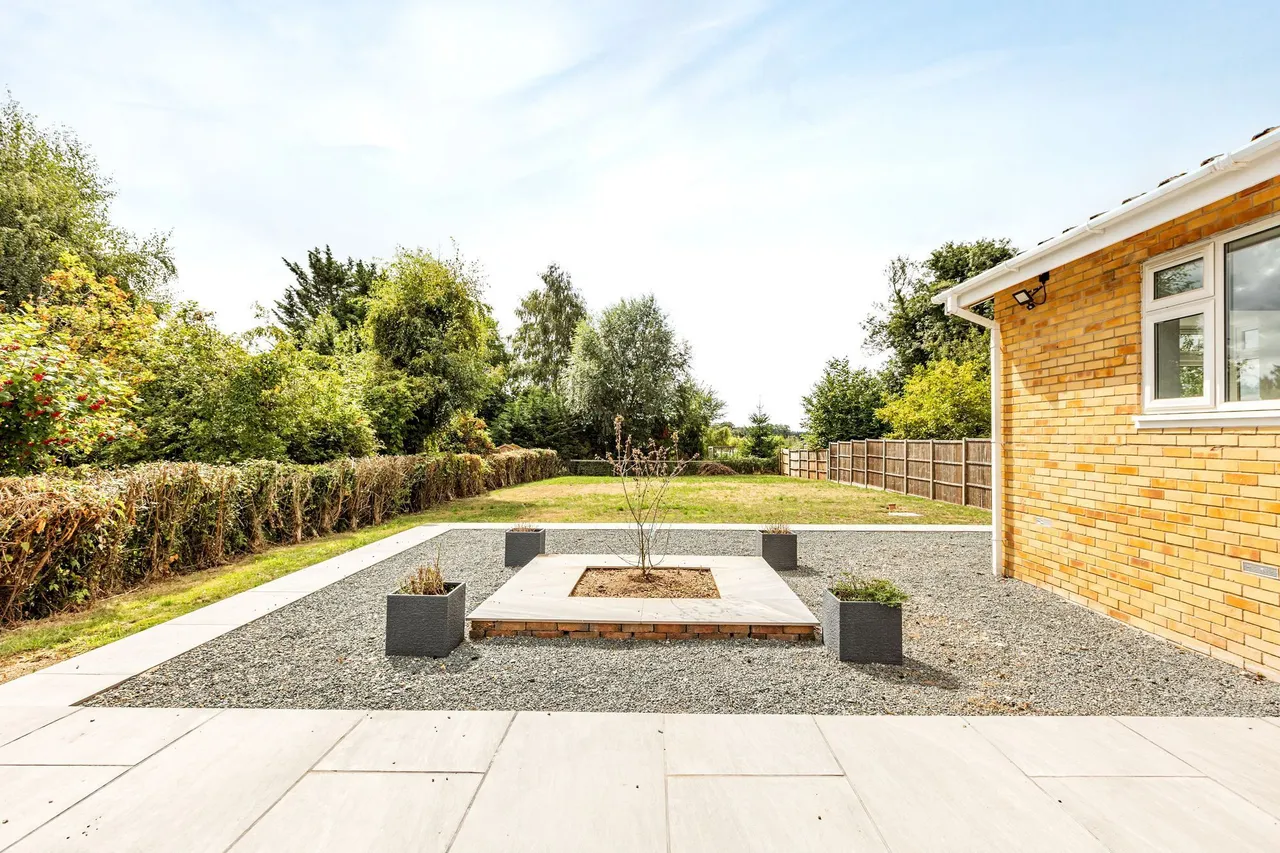 Chain Free Four Bedroom Detached Bung, photo 14