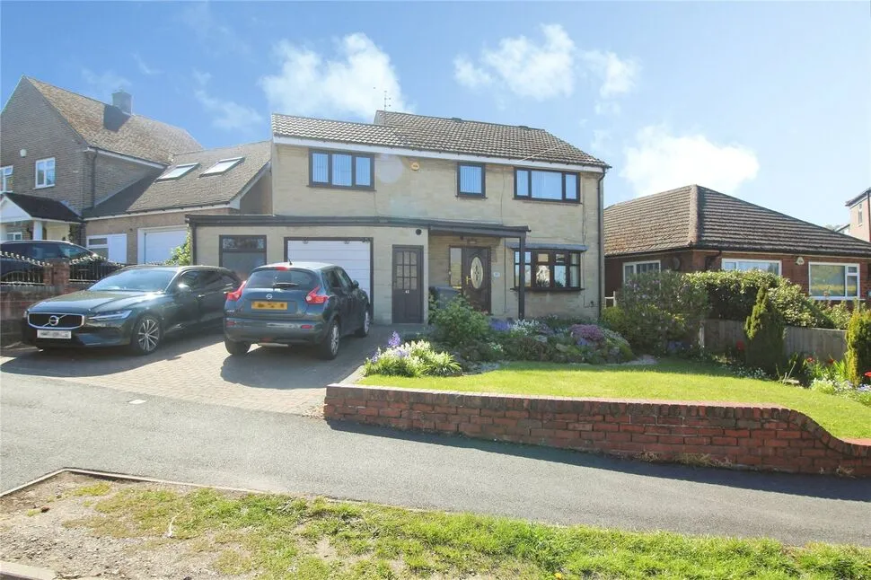 3 bed house for sale — Bentley Road, Chapeltown, Sheffield, S35