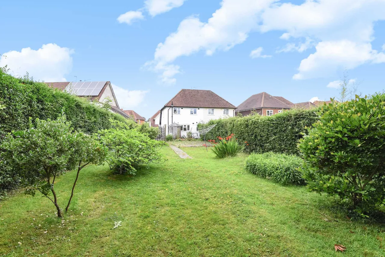 Raymond Crescent, Guildford, GU2 7SU, photo 9