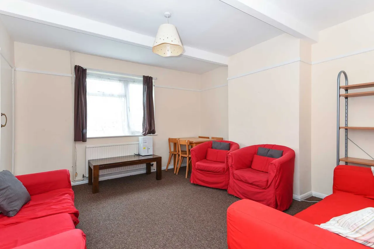 Raymond Crescent, Guildford, GU2 7SU, photo 2