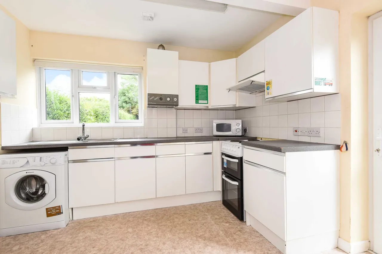 Raymond Crescent, Guildford, GU2 7SU, photo 3