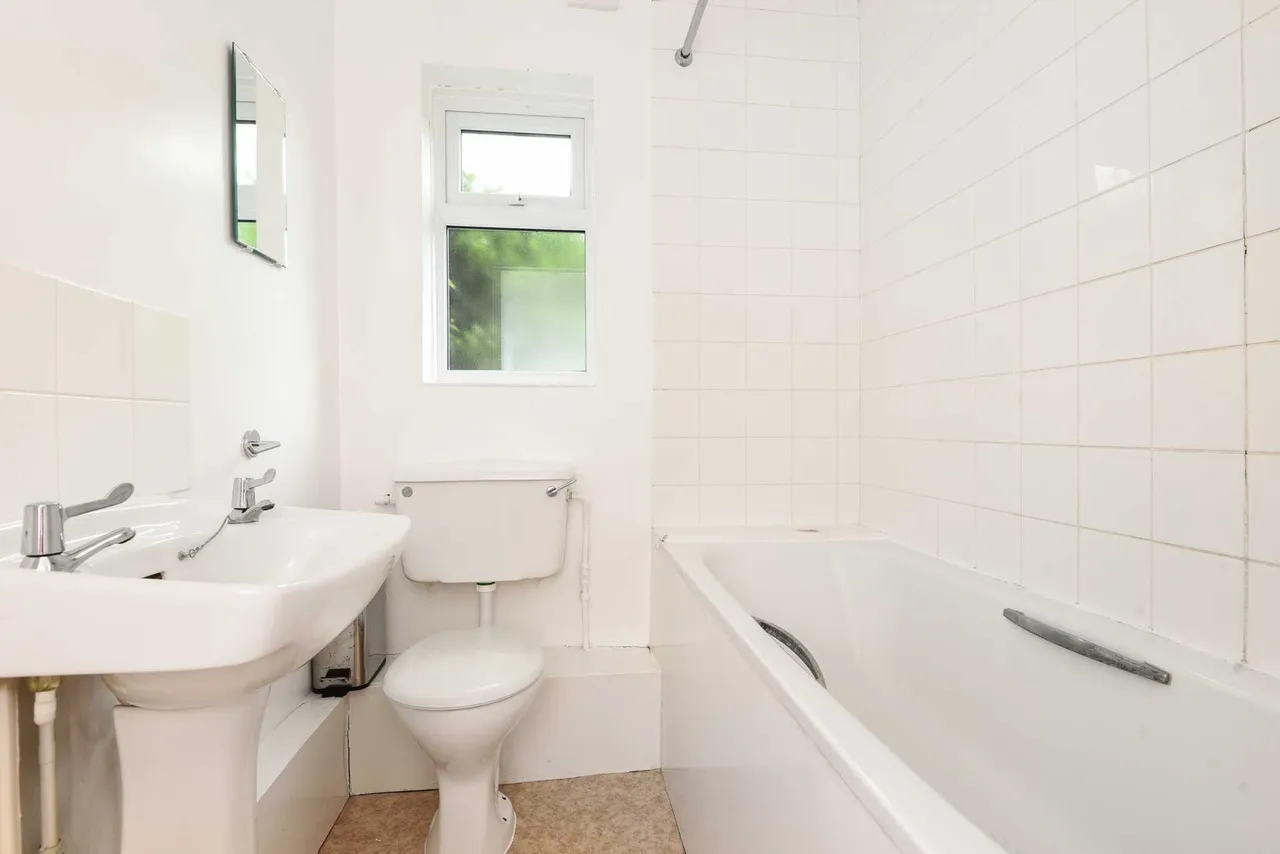 Raymond Crescent, Guildford, GU2 7SU, photo 7