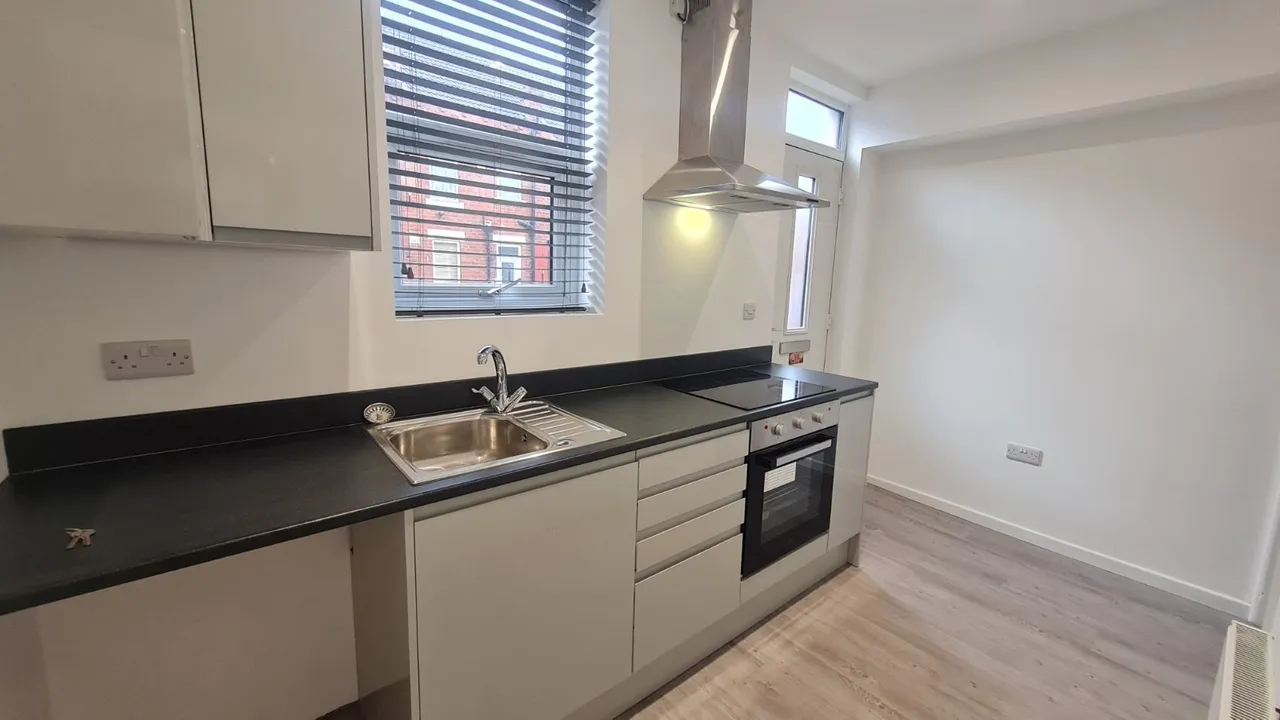 4 bed house to rent, Bangor Terrace, Leeds, LS12