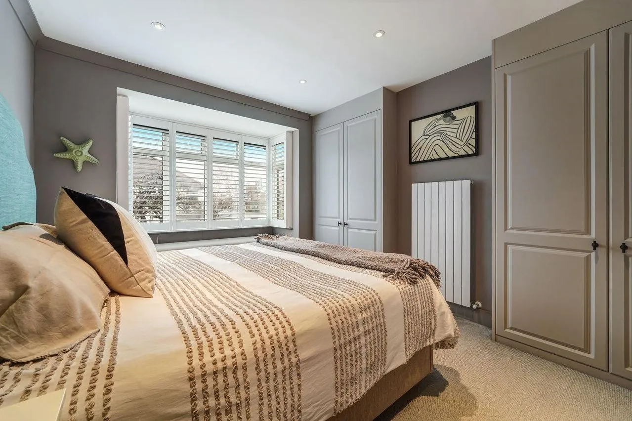 Myrtle Grove, New Malden KT3 3LF, photo 9