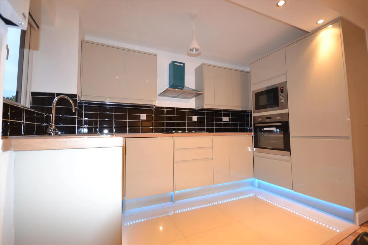 Green Pond Close, London, Greater London E17 6EF, photo 3