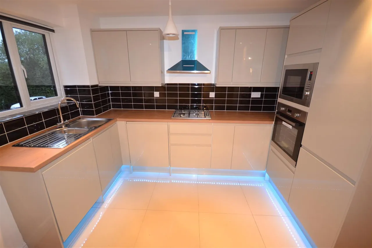 Green Pond Close, London, Greater London E17 6EF, photo 4